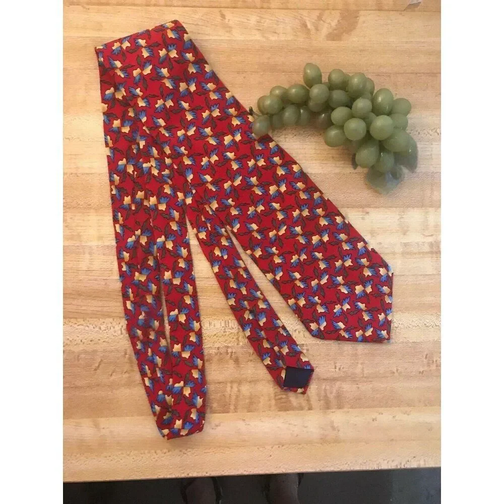 1152   Roundtree Silk red necktie with circles 59 in l x 4 in w
